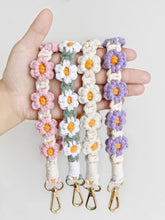 Load image into Gallery viewer, Daisy Flower Wristlet Keychain/Bag Charm