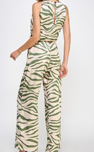 Load image into Gallery viewer, Animal Print Sleeveless Jumper