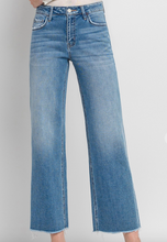 Load image into Gallery viewer, Raw Hem Ankle Length Jeans