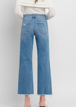 Load image into Gallery viewer, Raw Hem Ankle Length Jeans