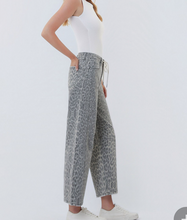 Load image into Gallery viewer, Gray Animal Print Barrel Jeans