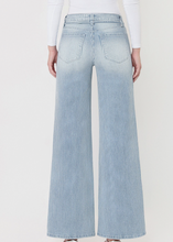 Load image into Gallery viewer, High-Rise Striped Light Blue Jeans