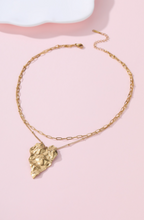 Load image into Gallery viewer, Sculpted Heart Layered Necklace