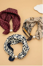 Load image into Gallery viewer, Pearl Magnetic Scarf Necklace