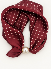 Load image into Gallery viewer, Pearl Magnetic Scarf Necklace