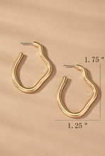 Load image into Gallery viewer, Gold Wavy Hoop Earrings