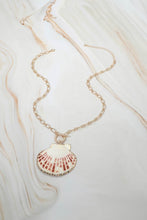 Load image into Gallery viewer, Seashell Pendant Necklace
