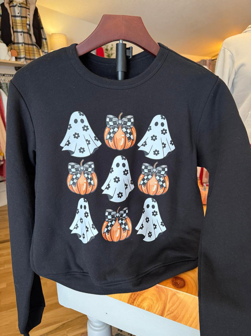 Black Women's Cropped Sweatshirt Ghosts & Pumpkins w/ Ribbons