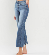 Load image into Gallery viewer, High Rise Frayed Hem Crop Jeans
