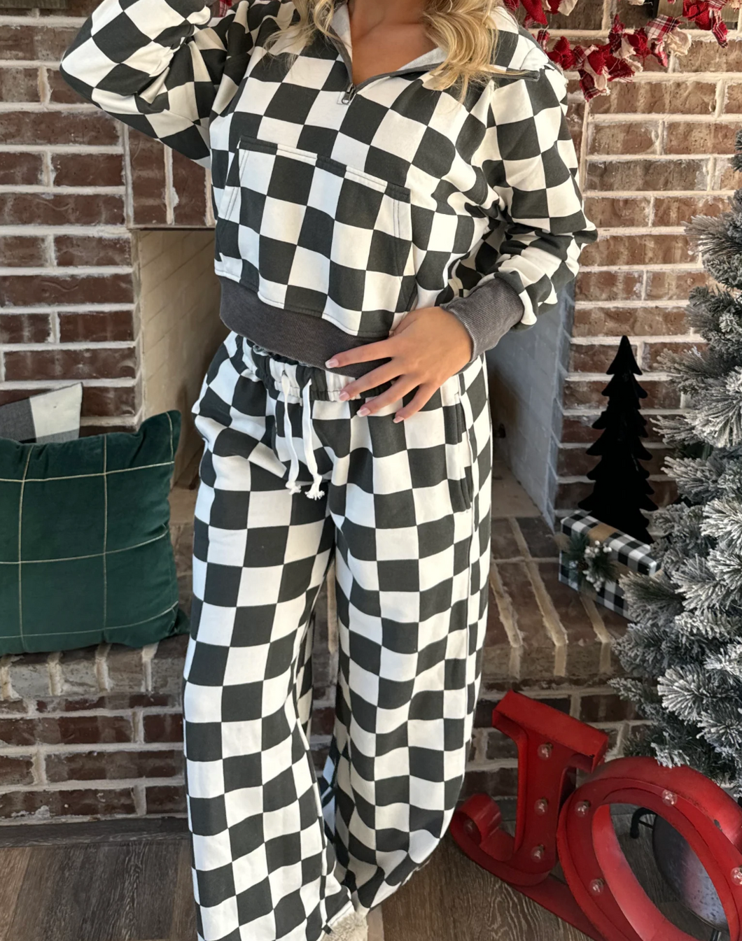 B&W Checker Lounge Set