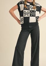 Load image into Gallery viewer, Black &amp; White Sleeveless Checker &amp; Bow Print Sweater
