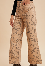 Load image into Gallery viewer, Latte &amp; Black Floral Print Wide-Leg Jeans
