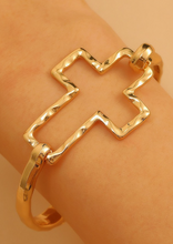 Load image into Gallery viewer, Hammered Finish Open Cross Bracelet
