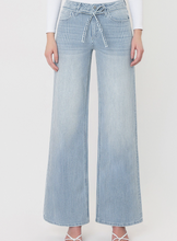 Load image into Gallery viewer, High-Rise Striped Light Blue Jeans
