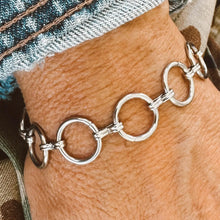 Load image into Gallery viewer, Stainless silver Circle Link Bracelet
